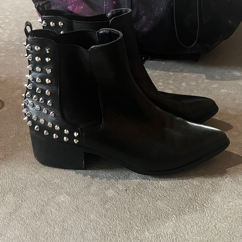 Stud-Back Black Leather Chelsea Boots - Women's
